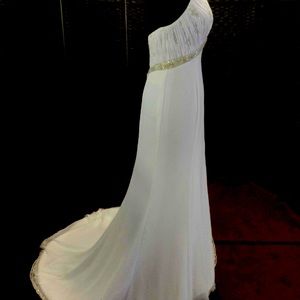 Designer Bonny Wedding Gown Label size 10, Street Size 8 on sale